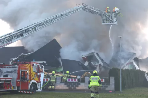eksplozija uhajanje plin plinska peč ru&scaron;enje montažna hi&scaron;a vas Trboje gasilci Kranj požar ga&scaron;enje PGD policija re&scaron;evalci / Foto: Gorazd Kavčič