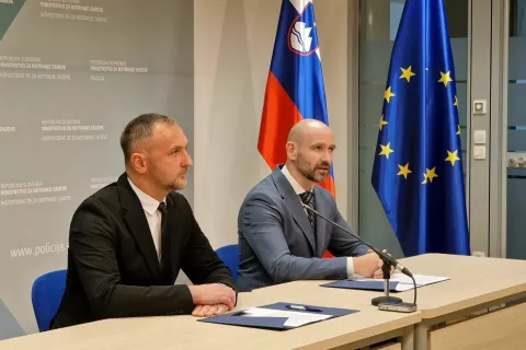 Desno: Robert Tekavec, vodja Oddelka za mladoletniško kriminaliteto iz Uprave kriminalistične policije na Generalni policijski upravi<br>Levo: Primož Podbelšek, kriminalist Oddelka za splošno kriminaliteto na Policijski upravi Ljubljana / Foto: Policija