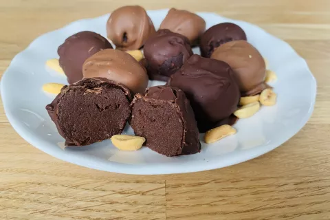 Čokoladne kroglice s čičeriko / Foto: Erika Jesenko