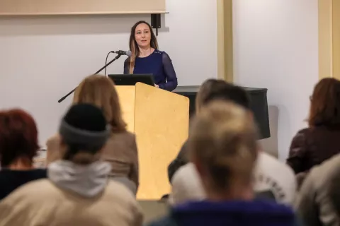 Predavanje dr. Ur&scaron;ke Bukovnik je veljalo za osrednji dogodek leto&scaron;njega boja proti odvisnosti v občini Jesenice. / Foto: Tina Dokl