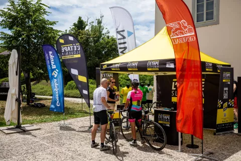 Na sobotnih srečanjih v gradu Khieselstein se lahko udeleženci prijavijo na kolesarko tekmovanje L'Etape - Slovenija / Foto: Žiga Zupan / Sportida