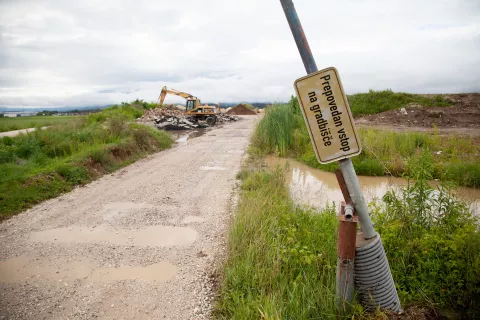 O usodi odlagališča inertnih odpadkov v Suhadolah še ni odločeno. / Foto: Aleš Senožetnik