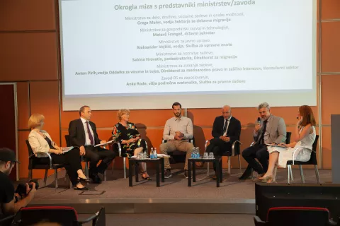 Delodajalci so vpra&scaron;anja naslavljali tudi na sodelujoče predstavnike petih ministrstev in zavoda za zaposlovanje. / Foto: Ale&scaron; Senožetnik