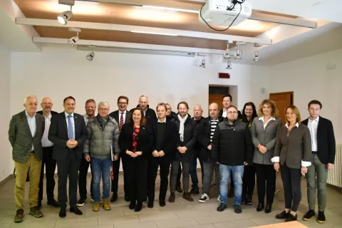 Minister Matej Arčon (tretji z leve) s predstavniki slovenskih organizacij iz Koro&scaron;ke in Furlanije - Julijske krajine, gorenjskih ter poso&scaron;kih občin / Foto: USZS