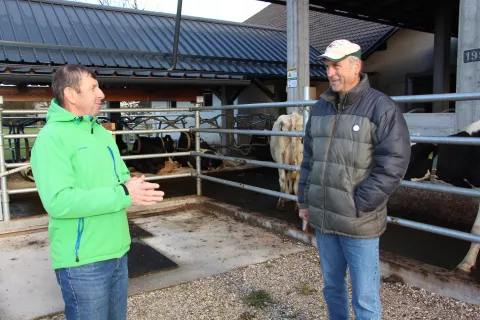 Gospodar Janez Drakslar v pogovoru s svetovalcem Francijem Pavlinom / Foto: Cveto Zaplotnik