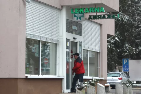 povečanje prehodna obolenja obisk lekarna vstop prehlad gripa / Foto: Gorazd Kavčič