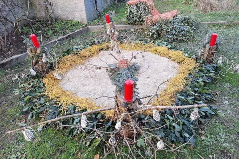 Vrtni adventni venec Nenada Bre&scaron;kija