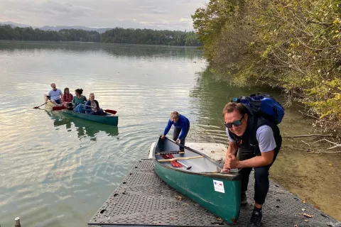 Na voljo je pet kanujev, iz katerih je mogoče opazovati okoli&scaron;ko naravo z vodne gladine. / Foto: arhiv CTRP Kranj