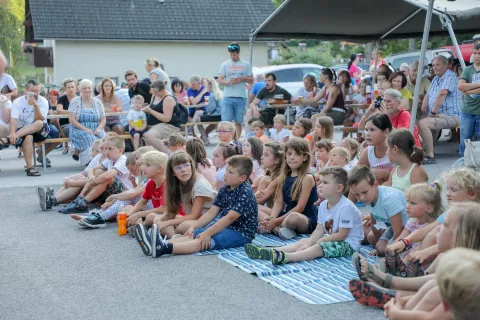 Marjetin sejem Bohinjska Bela nedelja kulturno zabavni program in razstava fotografij Kulturna dediščina Bohinjske Bele na fotografijah / Foto: Tina Dokl