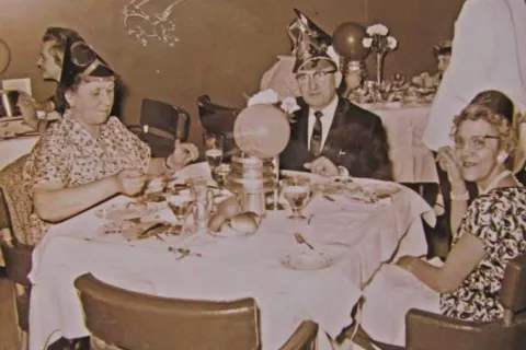 Gala večerja na ladji SS United States, v soboto 27.5.1963; od leve: Marija Šter, Edward in Irene Stern.<br> / Foto: Arhiv Avtorice