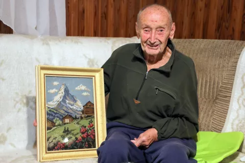 Franci Lakota doma v Mojstrani / Foto: Tina Dokl