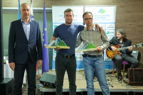 podelitv priznanj VZS vesalči veslaška zveza slovenije 2023 na fotografiji z leve Jošt Dolničar predsednik VZS, Anže Blažič trener in Rajko Hrvat veslač / Foto: Tina Dokl