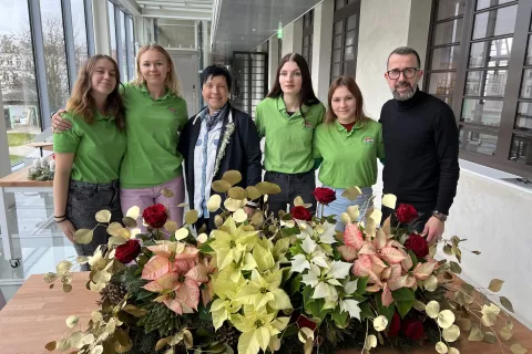 Primer leto&scaron;nje božične dekoracije, s katero bosta Sabina &Scaron;egula in Peter Ribič okrasila vatikansko baziliko, je na ogled v cerkvi sv. Petra v Radovljici. / Foto: Gorazd Kavčič