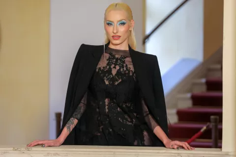 Sara Briški Cirman Raiven mezzosopranistka, pop pevka, harfistka predstavnica Slovenije za pesem evrovizije evrovozija / Foto: Tina Dokl