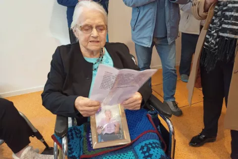 Alba Koselj se je vsem zahvalila za pozornost, ki so ji jo namenili ob stoletnici. / Foto: Janko Rabič