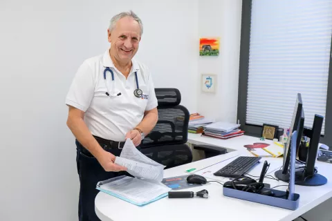 Janez Dolenc dr med Zasebna ambulanta Dolenc novi prostori hotel Lonca Škofja loka / Foto: Tina Dokl