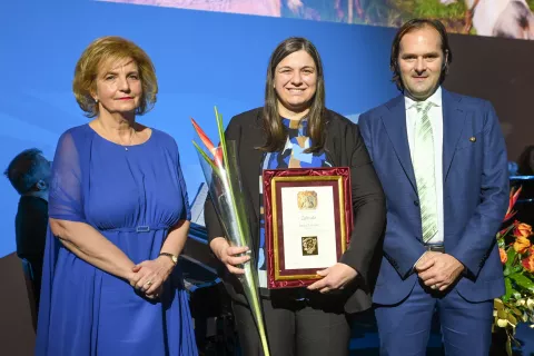Na sliki podelitev zahvale Jani Lampe (na sredini) / Foto: Žiga Živulovic jr.