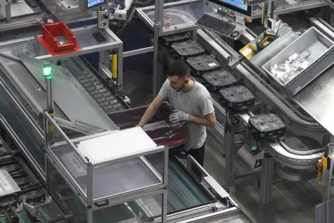 obisk Marko Lotrič predsednik državni svet podjetje Iskra Mehanizmi Intelligent Mechatronics SmartIM pametna tovarna industrijska cona letališče Brnik proizvodnja delavci gospodarstvo / Foto: Gorazd Kavčič