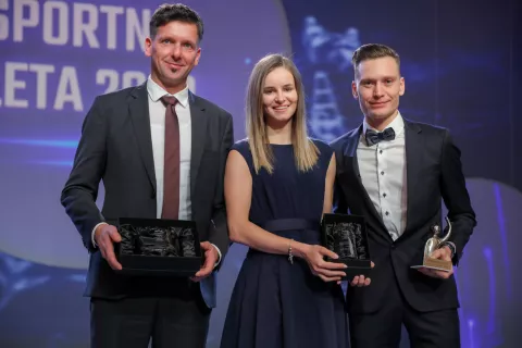 športnik leta 2023 na fotorafiji Anže Lanišek dobitnik priznanja za Fair Play, Nika Križnar in trener Zoran Zupančič vsi dobitniki priznanja olimpijskega komiteja / Foto: Tina Dokl