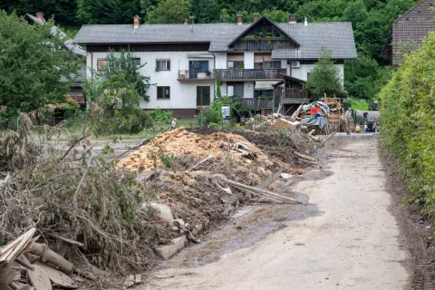 Čas za uveljavitev solidarnostne pomoči in drugih ukrepov za prizadete ob poplavah je le &scaron;e do konca leta. Fotografija je simbolična. / Foto: Primož Pičulin