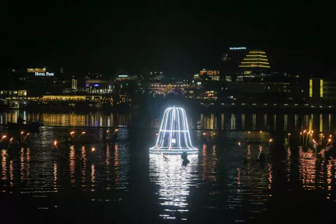Legendo o potopljenem zvonu so uprizorili že sedemindvajsetič. / Foto: Tina Dokl
