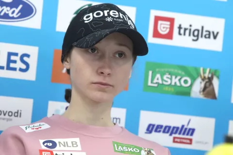 novinarska konferenca predstavitev smučarke skakalke zimska sezona 2023-2024 smučarska zveza slovenije skoki letalnica skakalnica / Foto: Gorazd Kavčič