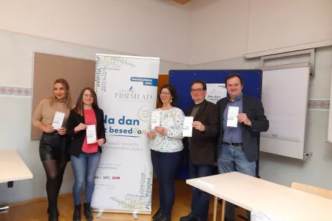 Letošnji natečaj so predstavili (od leve) Amina Majetič, Jasna Černjak, Mateja Rihtar, Miha Vrbinc in Martin Kuchling. / Foto: Jože Košnjek