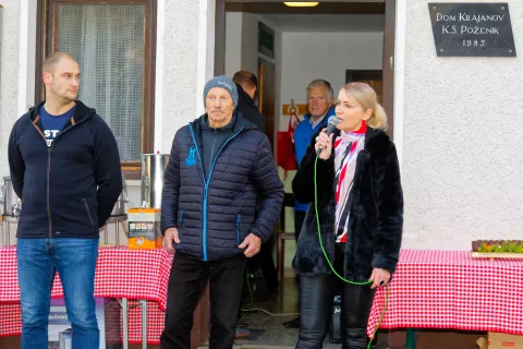 Slovesnost so pripravili pred domom krajanov. / Foto: Vido Frantar