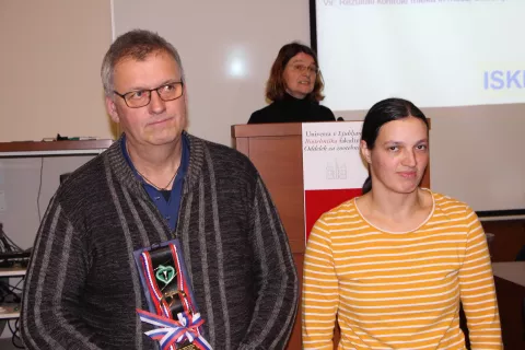 Na podelitvi priznanj za najboljšo čredo črno-belih krav: Matjaž Rozman skupaj s snaho Petro / Foto: Cveto Zaplotnik