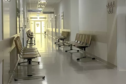 Prazne čakalnice naj ne postanejo nova (postcovidna) realnost za javni zdravstveni sistem, ki s(m)o ga dolgo gradili. / Foto: Gorazd Kavčič