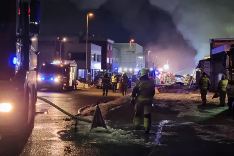 požar škofja loka trata predilnica gasilci oblak dim / Foto: Simon Šubic