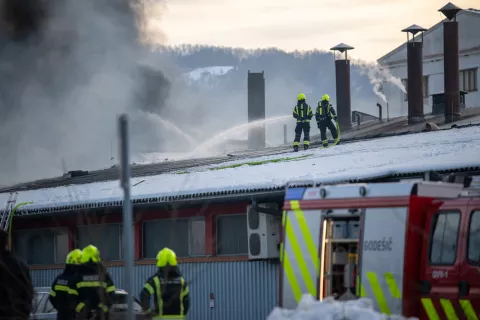 Požar v industrijski coni na Trati / Foto: Primož Pičulin