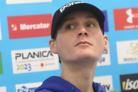 novinarska konferenca tiskovka smučarji skakalci pred sezona 2023-24 odhod tekma Finska smučarski skoki sneg svetovni pokal SZS smučarska zveza Slovenije / Foto: Gorazd Kavčič