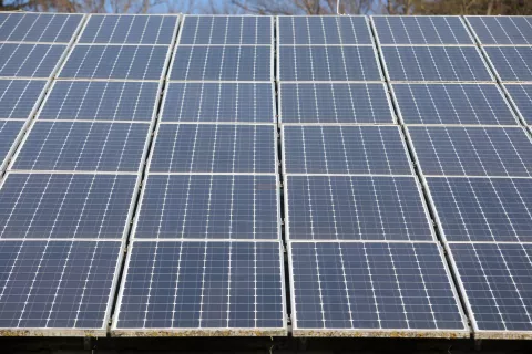 hiša sončna elektrarna streha pridobivanje elektrike od sonca / Foto: Gorazd Kavčič