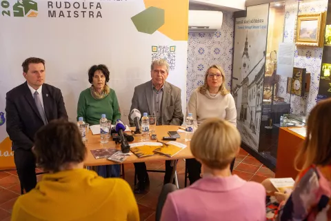 Pester nabor dogodkov so predstavili župan Matej Slapar, vodja Maistrove rojstne hiše Alenka Juvan ter Jože Berlec, predsednik Društva general Maister Kamnik. / Foto: Aleš Senožetnik