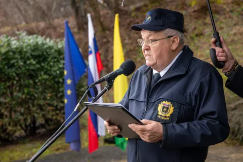 Slavnostni govornik je bil dr. Tomaž Čas, predsednik Zveze policijskih veteranskih dru&scaron;tev Sever. / Foto: Primož Pičulin