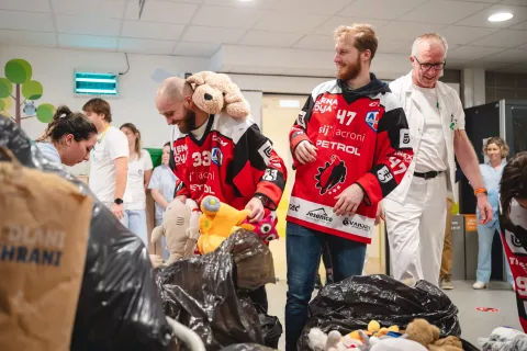 Zbrali so kar 878 igrač. / Foto: Nik Bertoncelj