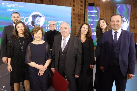 Prejemnik Bloudkove nagrade za življenjsko delo Franc Ekar z družino / Foto: Gorazd Kavčič