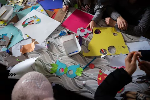 Izdelava pustnih mask v stolpu Pungert / Foto: Primož Pičulin