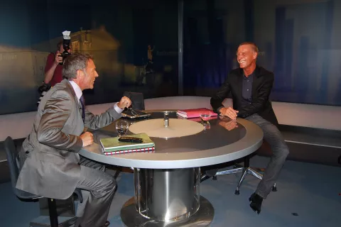 Nekdanji koroški deželni glavar Jörg Haider (1950-2008) je bil tipični primer desnega populista. Na desni njegov politični kolega Stefan Petzner. / Foto: Wikipedija