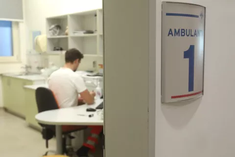 Preklici soglasij za nadurno delo prina&scaron;ajo drugačno organizacijo dela. Prihajalo bo do omejitev nenujnih storitev, za ranljive skupine in nujne storitve pa bo poskrbljeno v polni meri. / Foto: Gorazd Kavčič