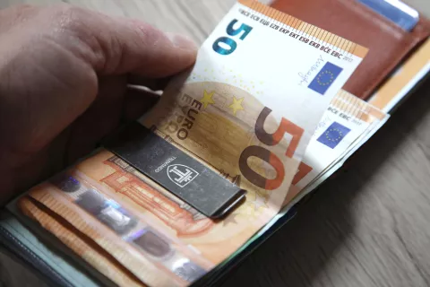 denar evro kredit posojilo bankovec / Foto: Gorazd Kavčič