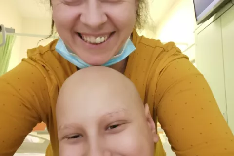 Kljub težki preizkušnji sta ostala pozitivna: Luka Omerzu in njegova mami Daniela Stojanović Omerzu / Foto: Osebni Arhiv