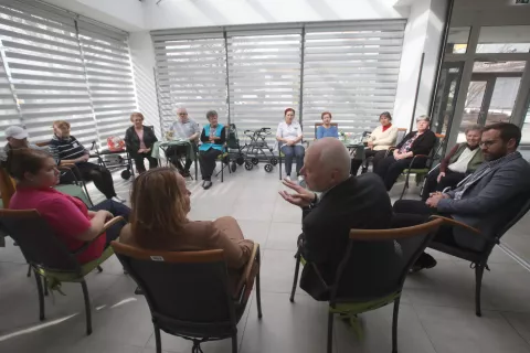 obisk evropski poslanec Milan Brglez DSO Kranj dom starostnikov direktorica Nadja Gantar dolgotrajna oskrba varovanci iskanje kadra kader starejši ljudje starostniki / Foto: Gorazd Kavčič