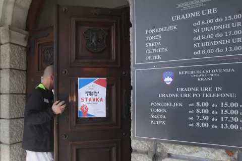 stavka upravna enota Kranj nadaljevanje protest / Foto: Gorazd Kavčič