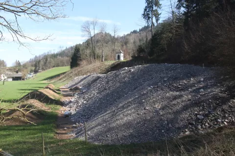 Sanacija plazu v bližini Dvorca Visoko / Foto: Gorazd Kavčič