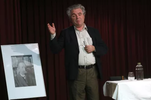 obeležitev 100. obletnice smrti dr. Franc Kos iz Selca zgodovinar predavanje ddr. Igor Grdina Krekov dom občina Železniki venec spomenik center vasi / Foto: Gorazd Kavčič