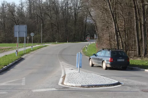 Zemlji&scaron;ča, ki so predmet razlastitvenega postopka, so ključna za rekonstrukcijo ali izgradnjo cest, med njimi je tudi izgradnja obvozne ceste &Scaron;enčur&ndash;Britof. / Foto: Gorazd Kavčič