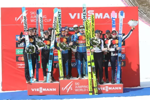 skakalni vikend v Planici zaključek skakalne sezone svetovni pokal letalnica smučarski skoki SLOSKI Planica sobota ekipna tekma 2. mesto veter krojil tekmo / Foto: Gorazd Kavčič