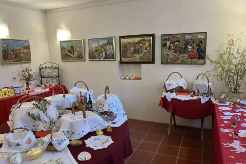 Na sliki del razstave v Galeriji Petrovčeve hi&scaron;e / Foto: Ana Jagodic Dolžan